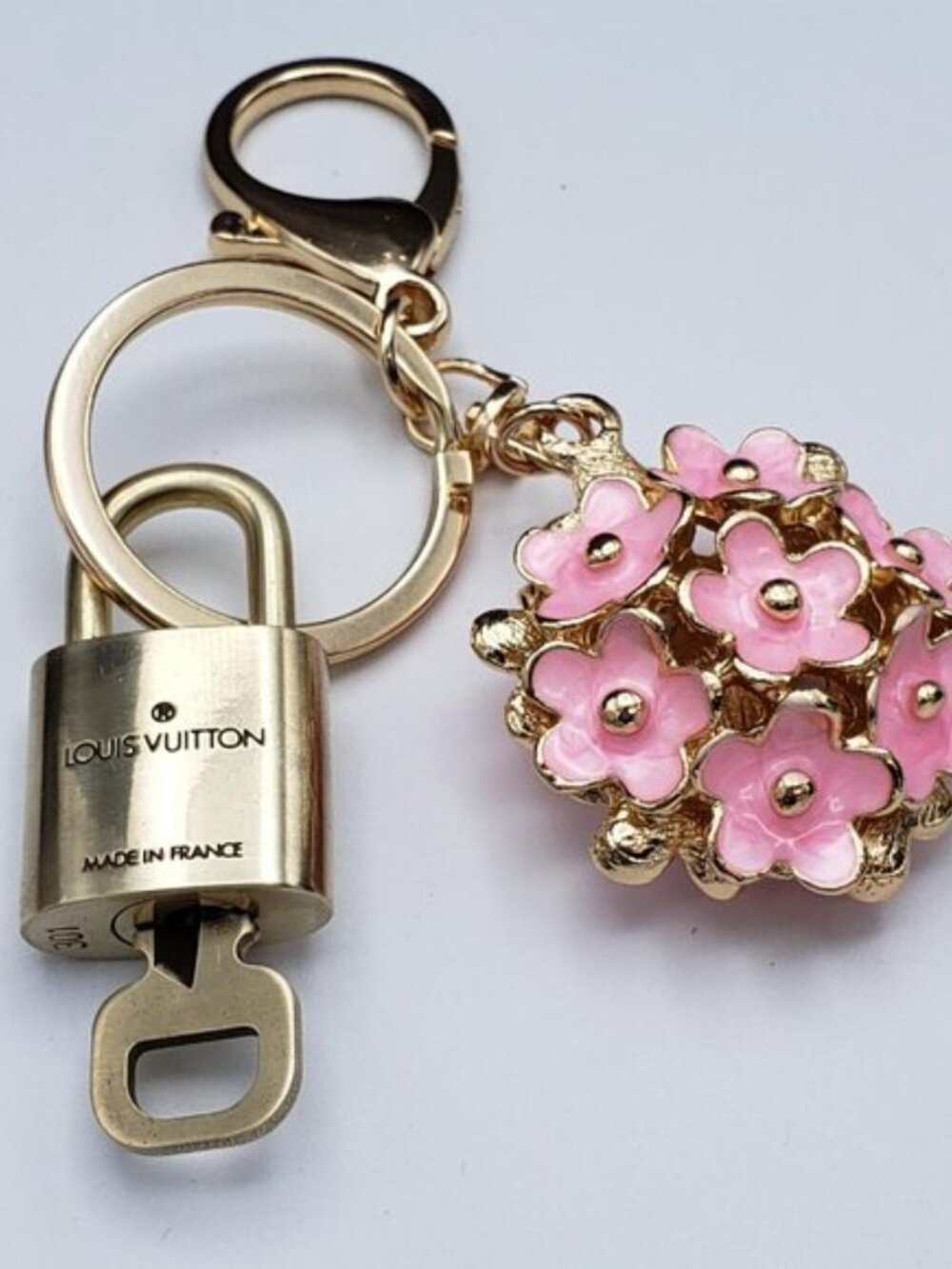 LV Authentic Gold Padlock 🔒 Key Set w/ Unbranded Flower Keychain Charm - Picture 6 of 11